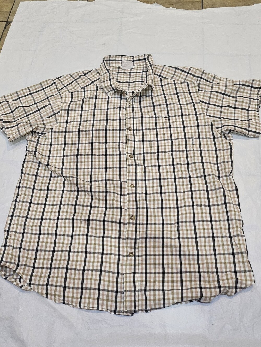 Columbia Beige and Black Plaid Short Sleeve Button-Down Shirt. Xl. Regular Fit
